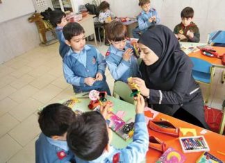 یک بام و دو هوا: کودک و مربی یک بام و دو هوا